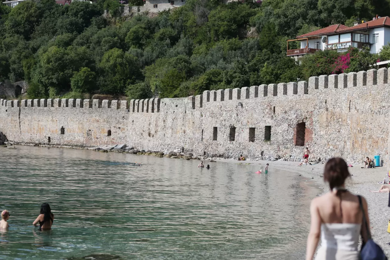 Soğukkapı Plajı ziyaretçilerini tarihi yolculuğa çıkarıyor 2