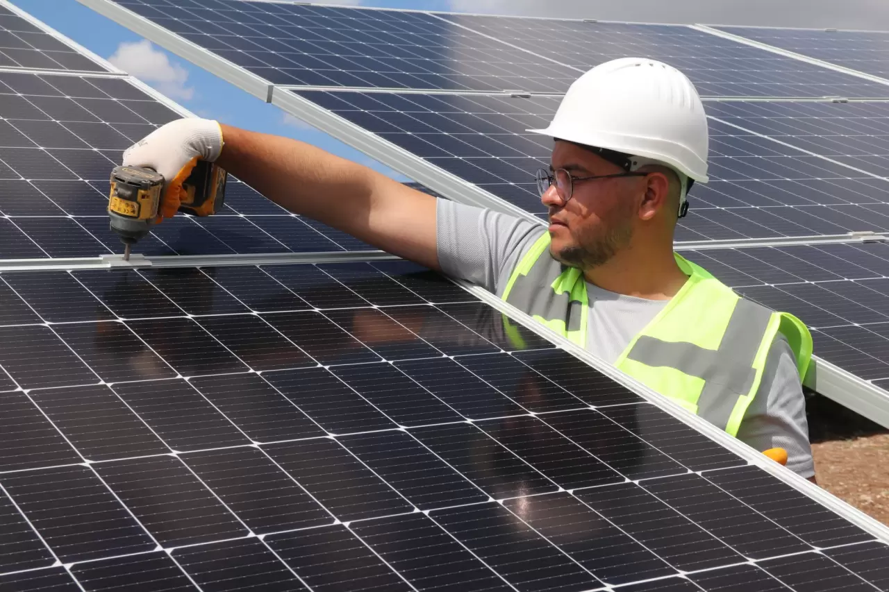 Diyarbakır'da atıl arazilere güneş enerji santralleri kuruluyor 4