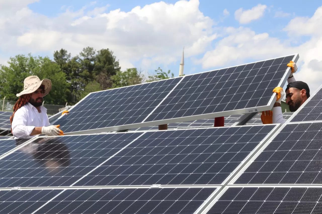 Diyarbakır'da atıl arazilere güneş enerji santralleri kuruluyor 6