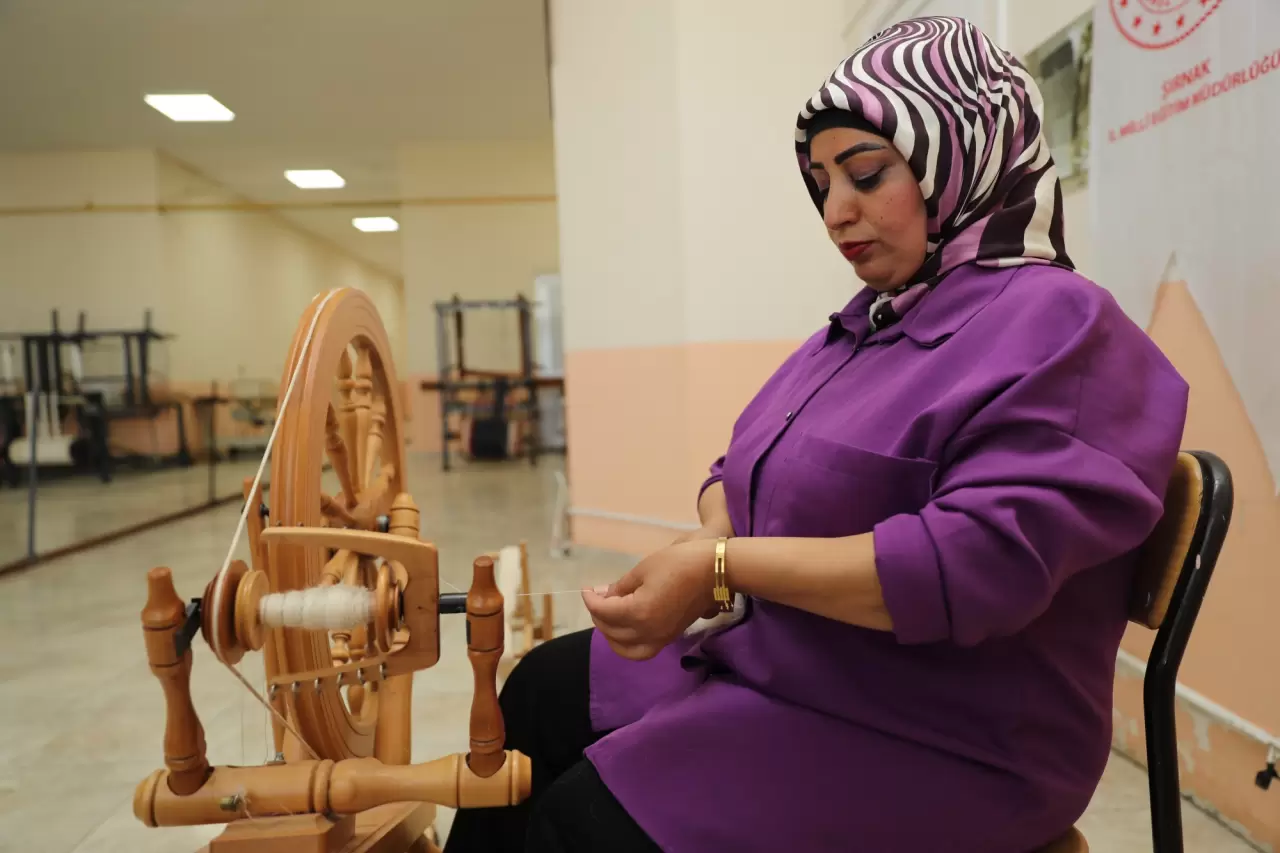 Kadın ustalar "şal şapik" kumaşını yaşatmak için tezgah başında 2