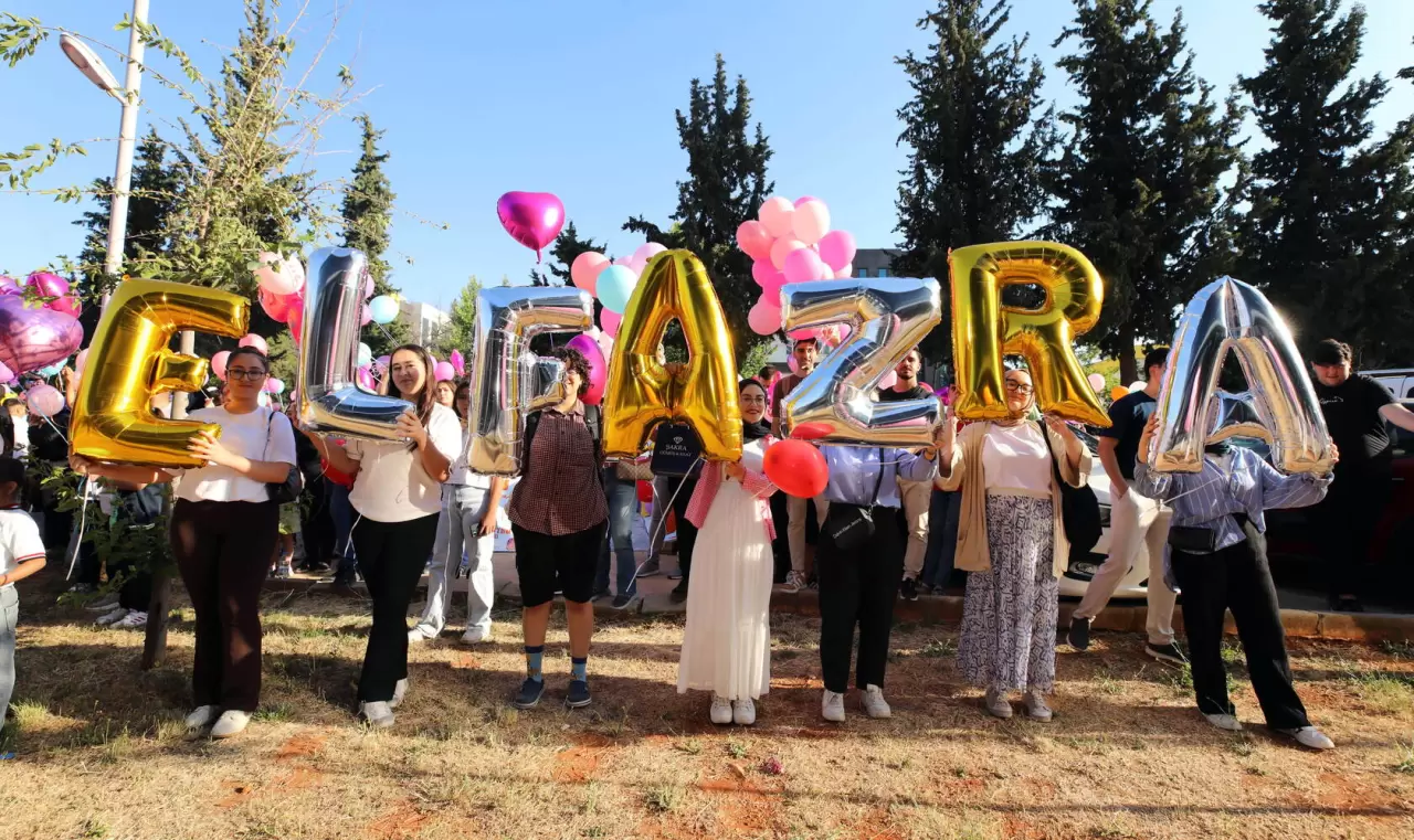 Gaziantep'te binlerce balon minik Elif Azra için gökyüzüne bırakıldı 4