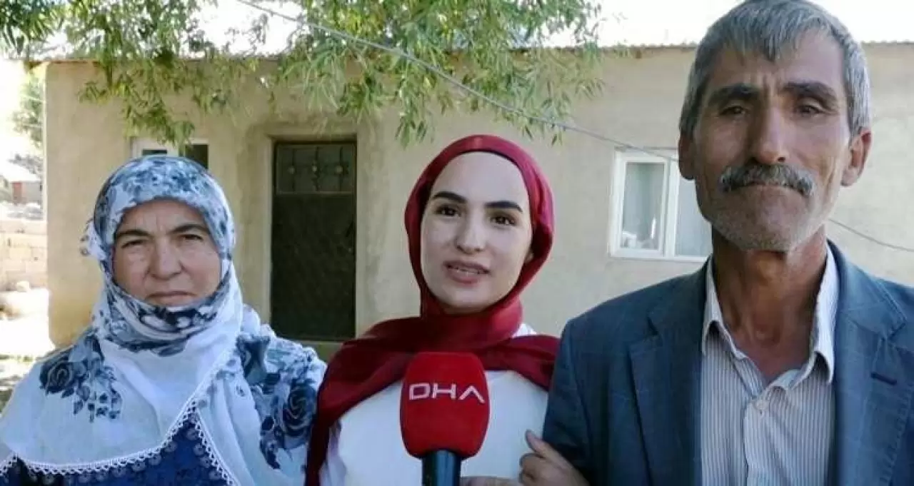 O görüntü yürekleri ısıtmıştı: YKS sonrası kızını çiçek ile karşılayan baba konuştu 6