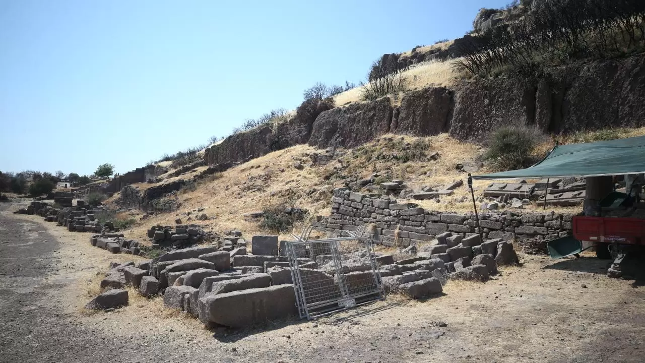 Assos'ta 3 bin 500 yıllık stoa gün yüzüne çıkarılıyor 6