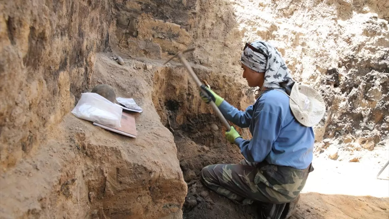 Ayanis Kalesi'nde savaş aletlerinin bulunduğu odaların sırrı araştırılıyor 7