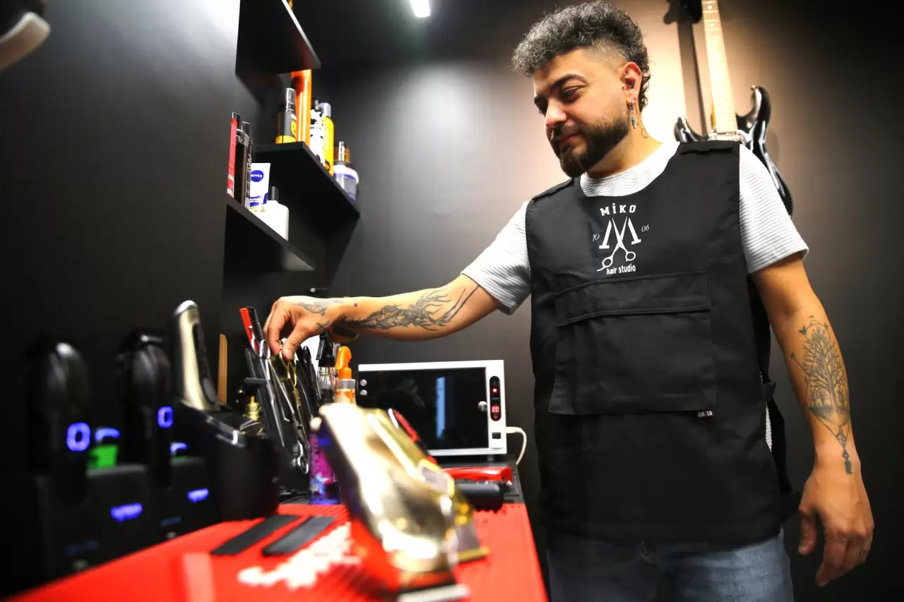 Hafta içi insan, hafta sonu ise at berberi 2