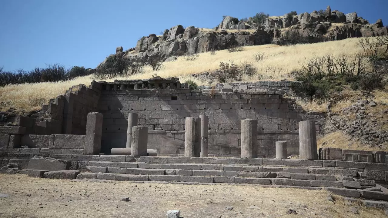 Assos'ta 3 bin 500 yıllık stoa gün yüzüne çıkarılıyor 7