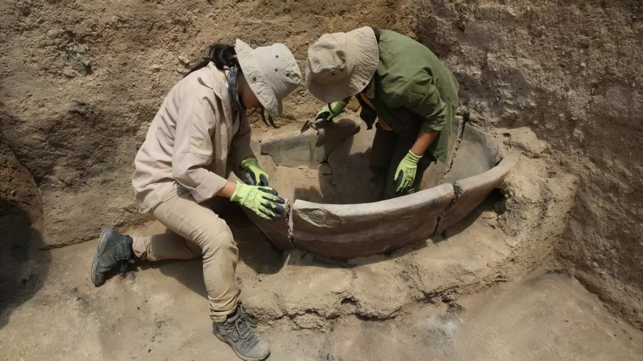 Ayanis Kalesi'nde savaş aletlerinin bulunduğu odaların sırrı araştırılıyor 3