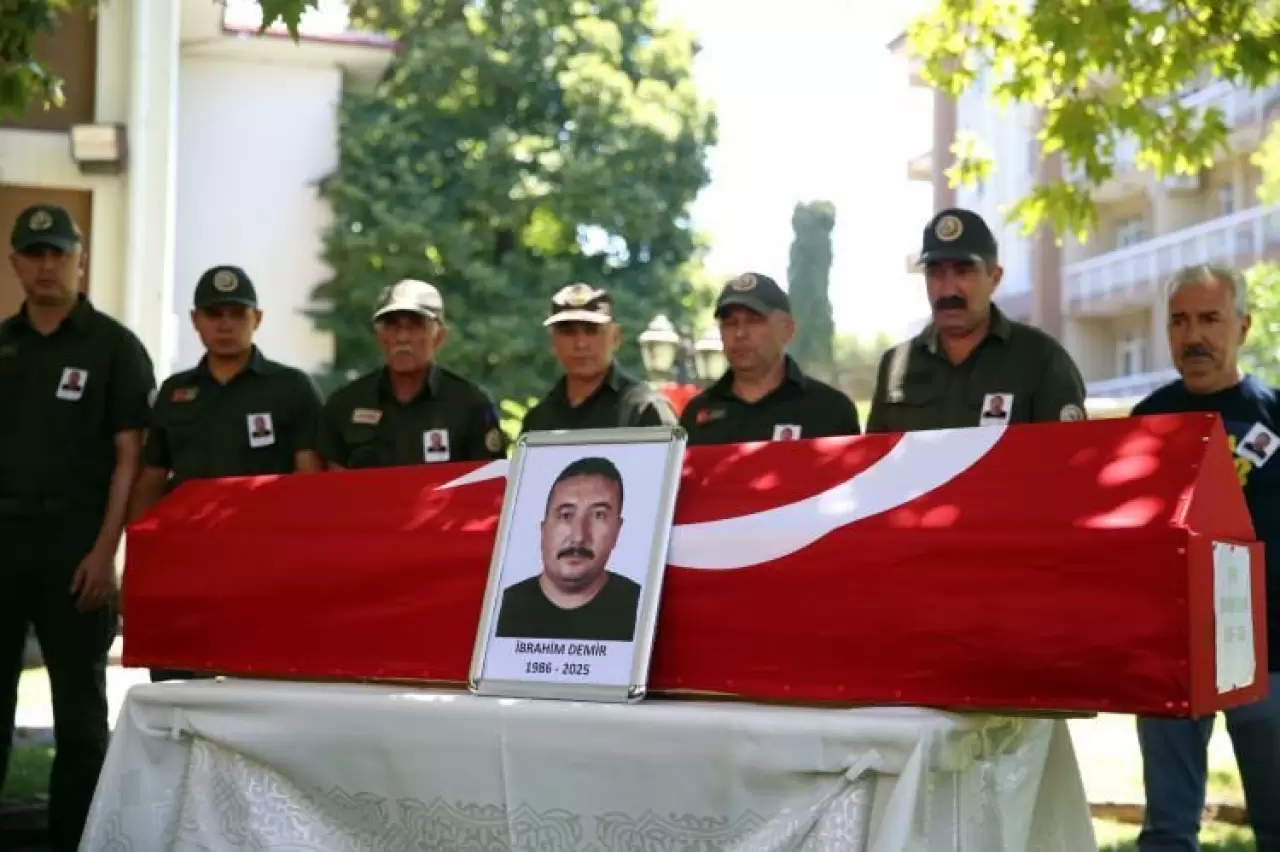 Orman şehidi son yolculuğuna uğurlandı... 4