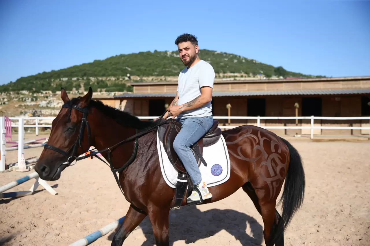 Hafta içi insan, hafta sonu ise at berberi 4