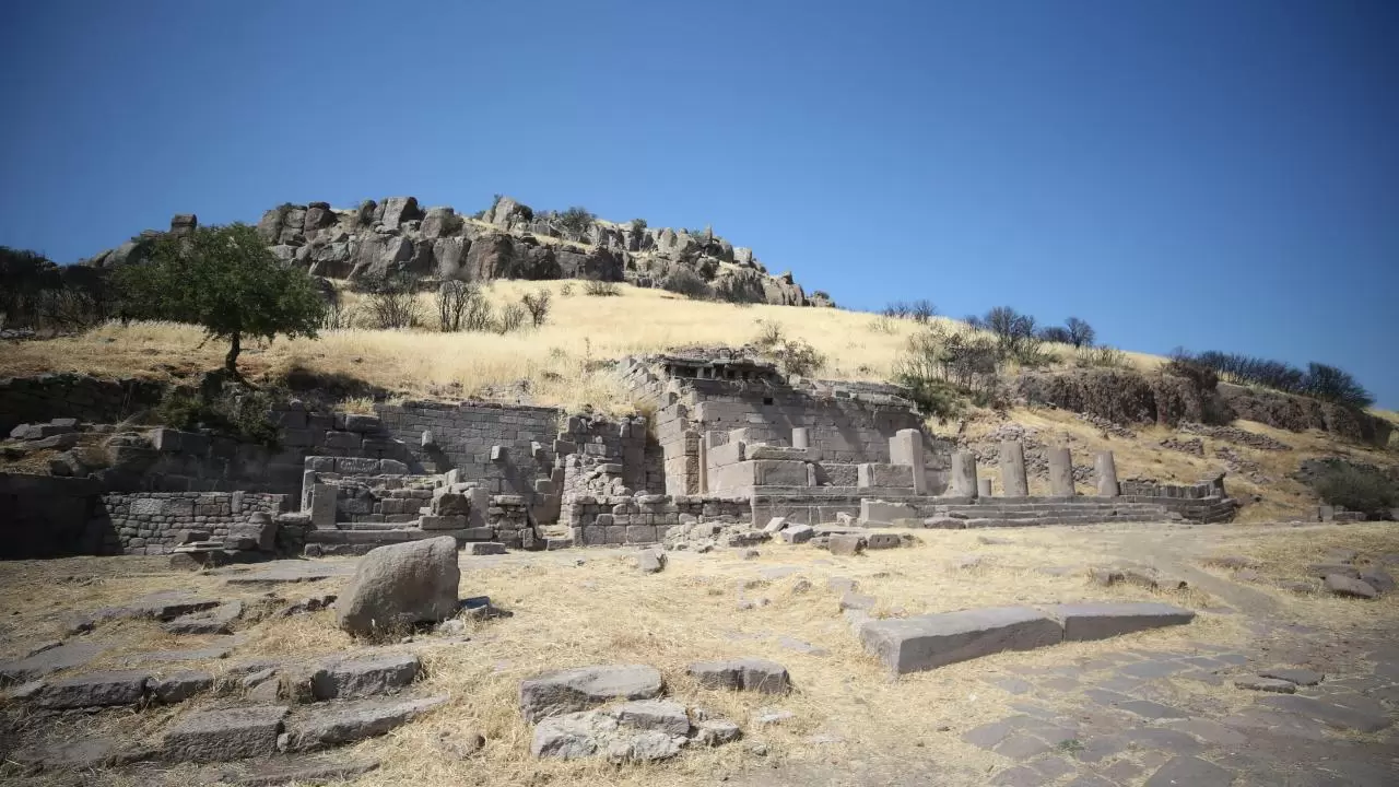 Assos'ta 3 bin 500 yıllık stoa gün yüzüne çıkarılıyor 8