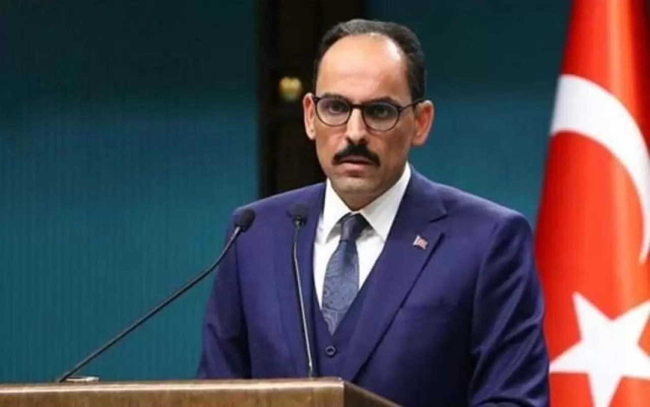 İbrahim Kalın’ın yanından ayırmadığı siyah çantanın sırrı ne? 2