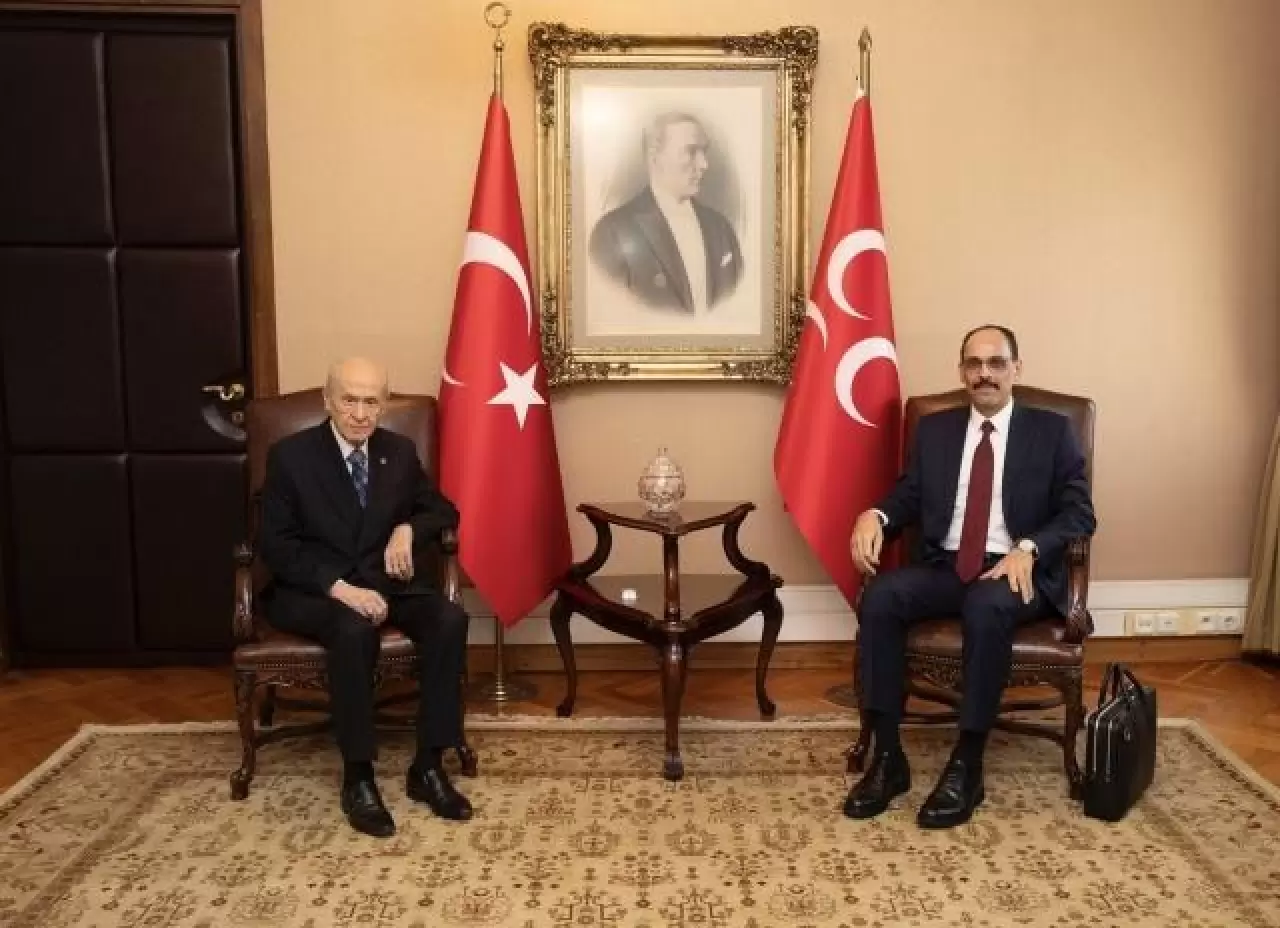 İbrahim Kalın’ın yanından ayırmadığı siyah çantanın sırrı ne? 1