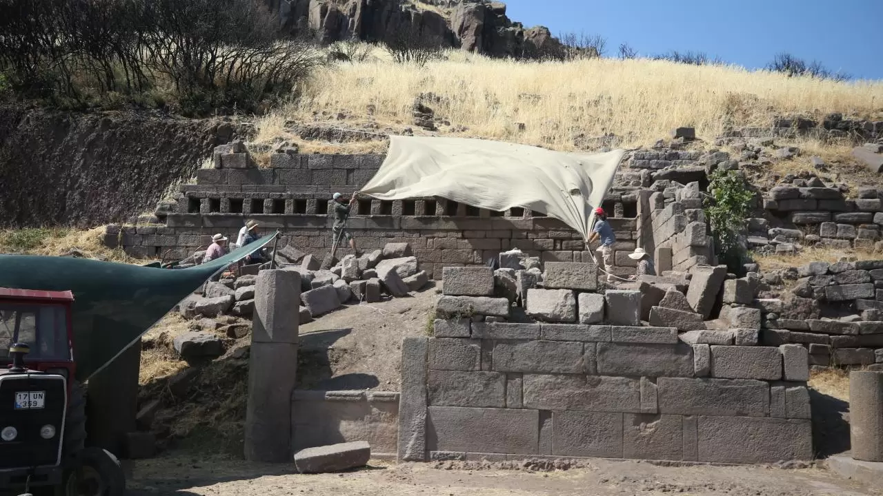 Assos'ta 3 bin 500 yıllık stoa gün yüzüne çıkarılıyor 5
