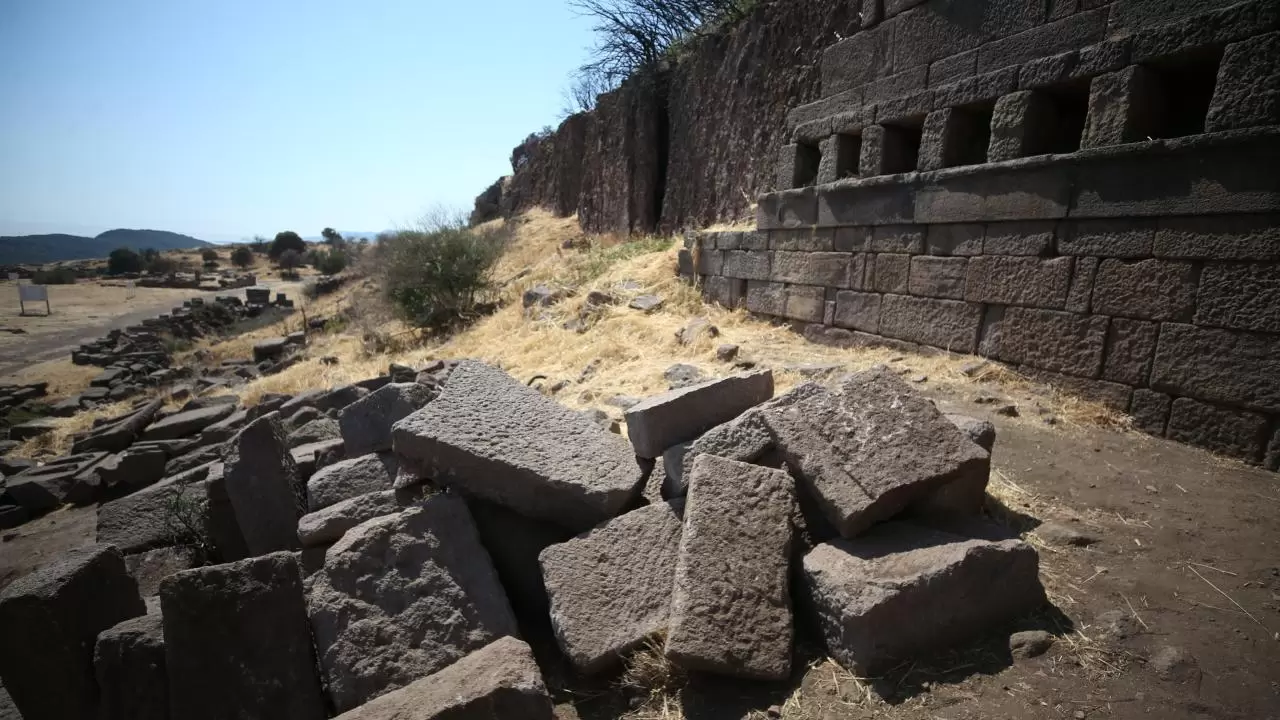 Assos'ta 3 bin 500 yıllık stoa gün yüzüne çıkarılıyor 1