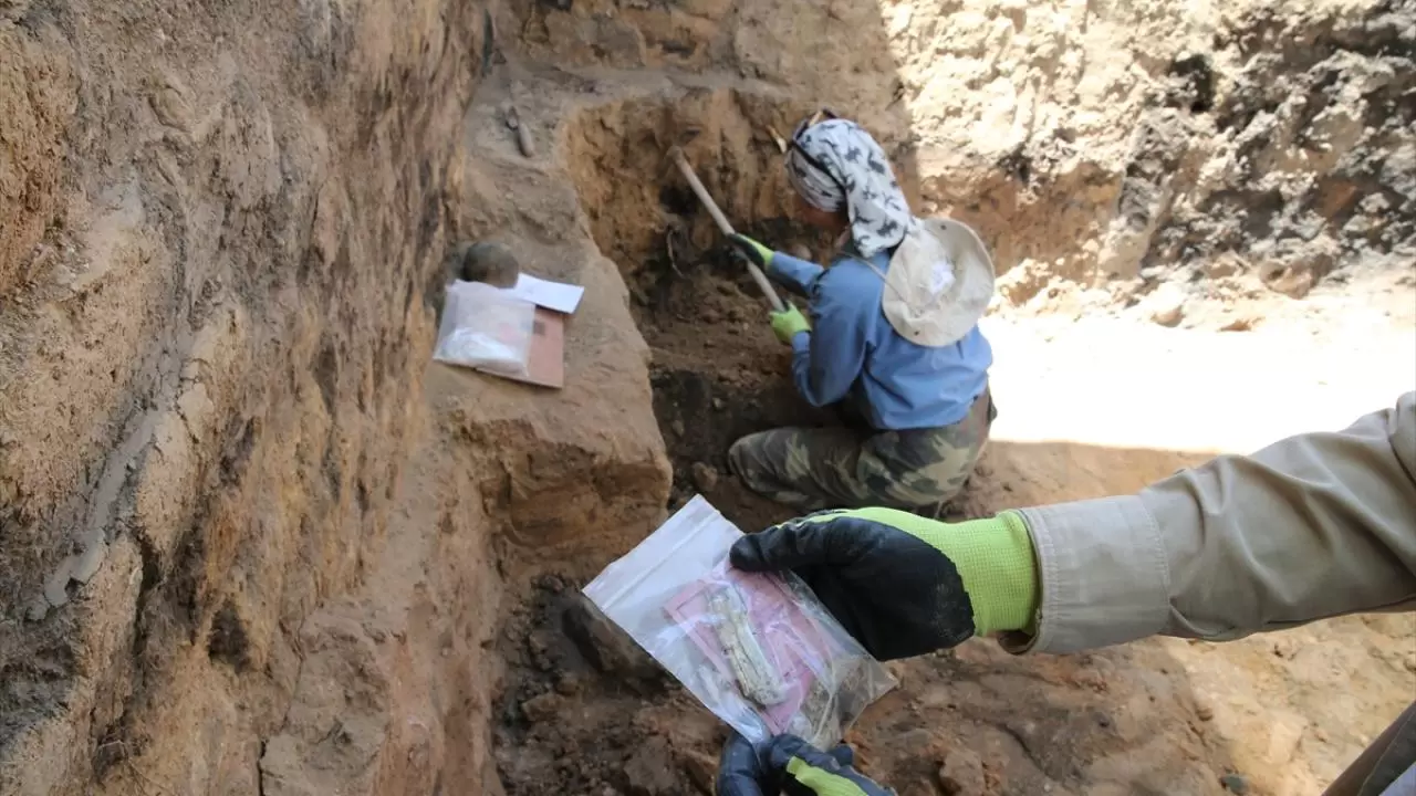 Ayanis Kalesi'nde savaş aletlerinin bulunduğu odaların sırrı araştırılıyor 2