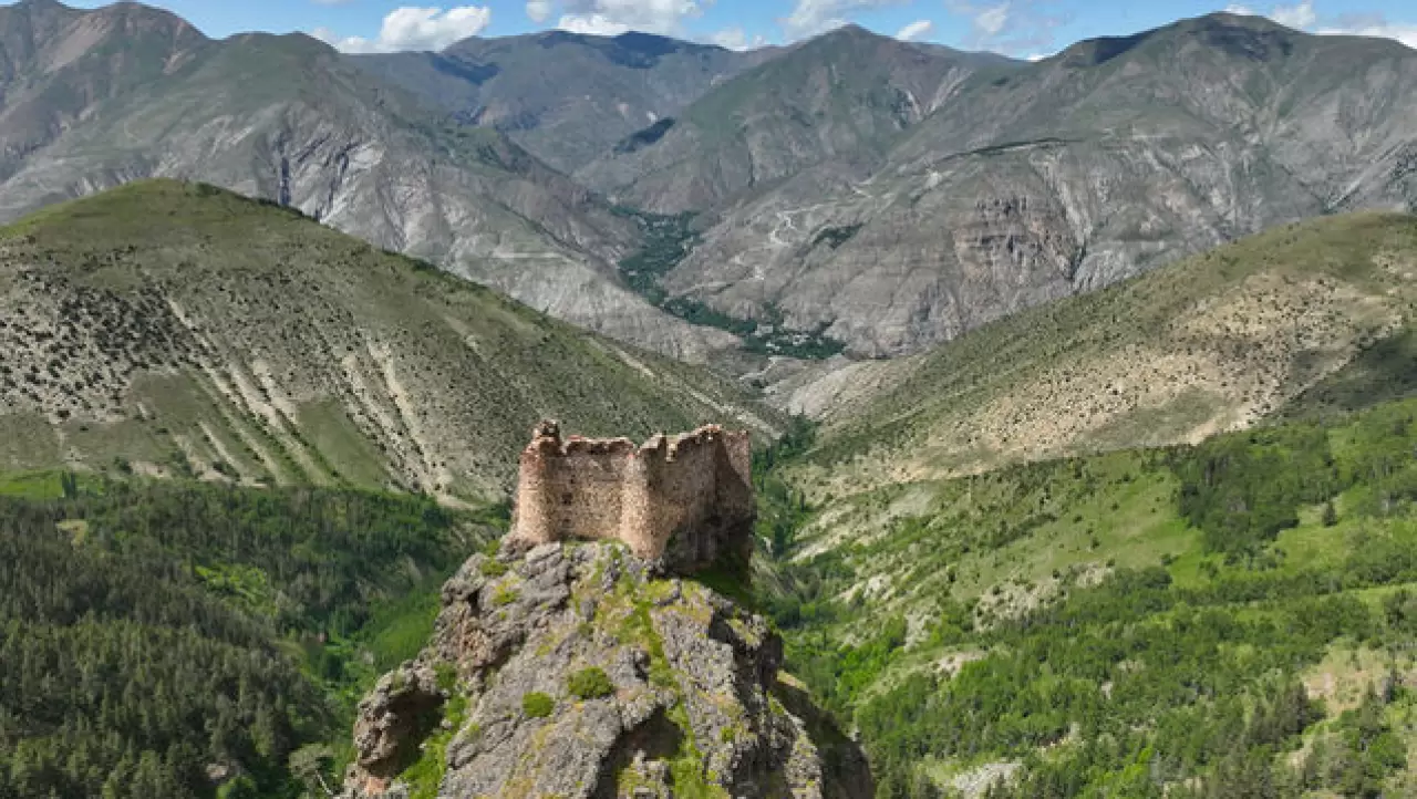 Erzurum'un kayalık zirvesinde yüzyıllardır ayakta kalan kale 6