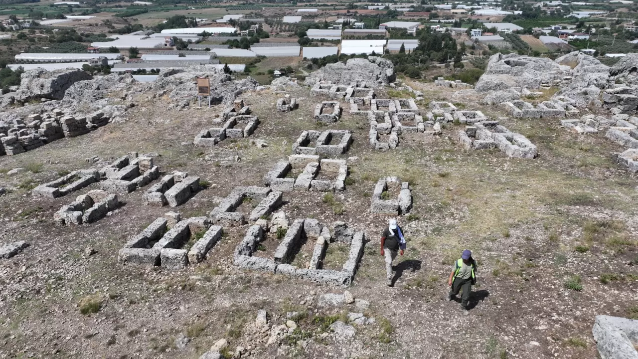 Antik kent kazılarında Roma dönemine ait mezarlar keşfedildi 4