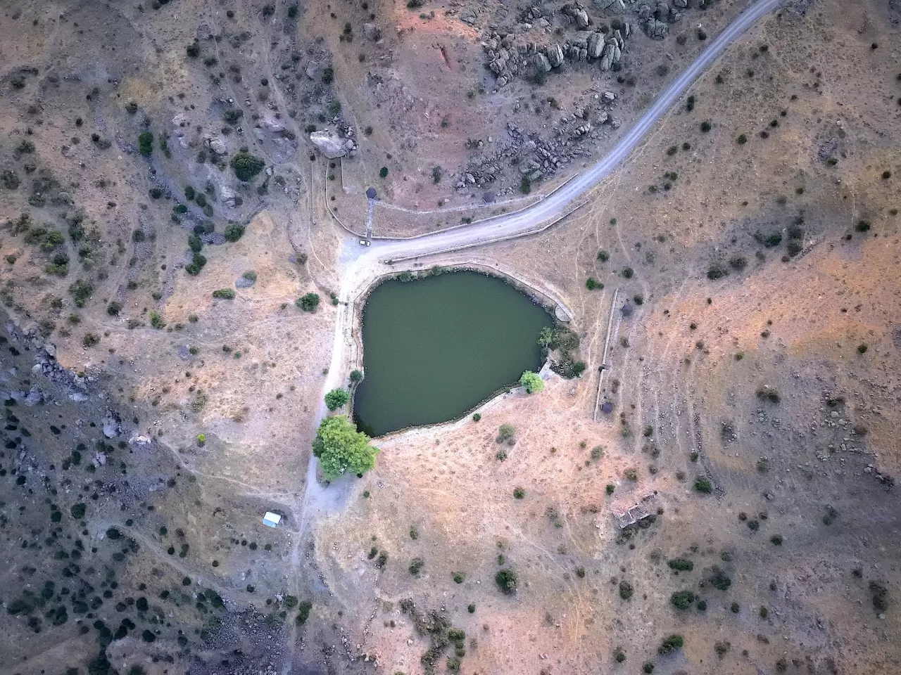 Malatya'daki Dipsiz Göl gün batımında güzel manzara sundu 4