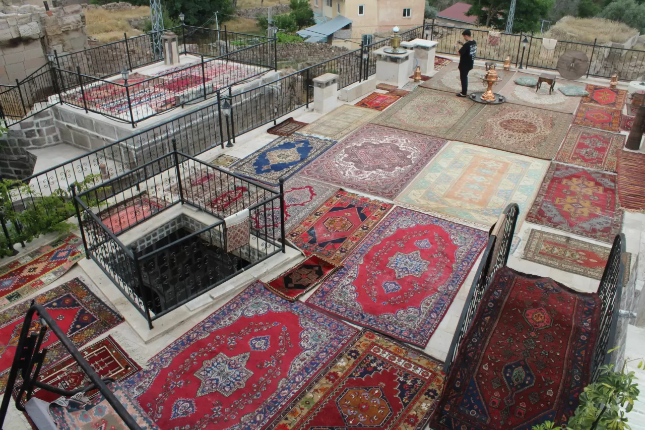 Yıllanmış halılar serildi, renk cümbüşü ortaya çıktı 3
