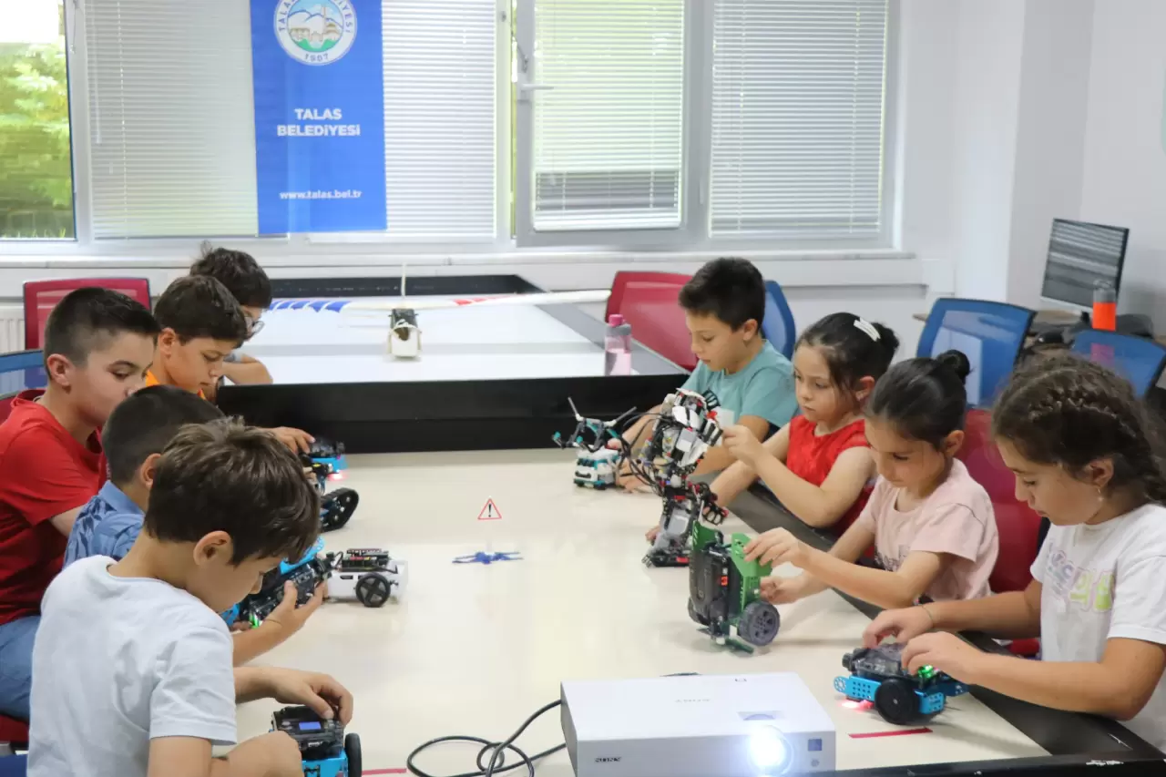 Genç zihinler tatillerini ekranlardan uzakta, teknoloji öğrenerek geçirdiler 3