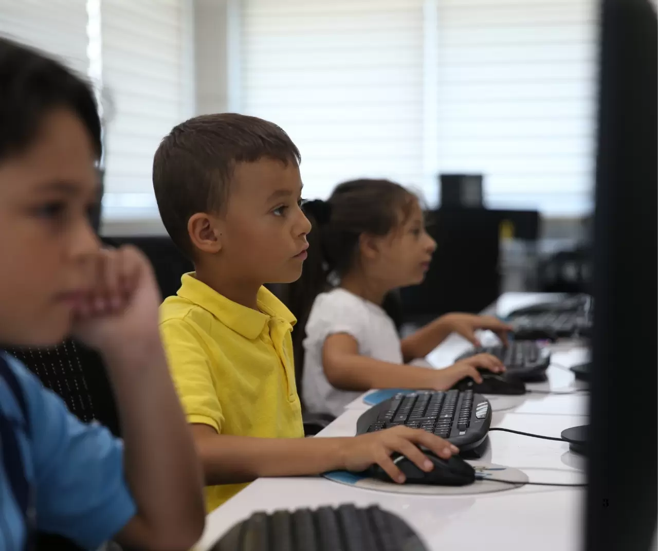 Bilişim ve Teknoloji Atölyesi, 3.500 depremzede öğrencinin yüzünü güldürdü 7