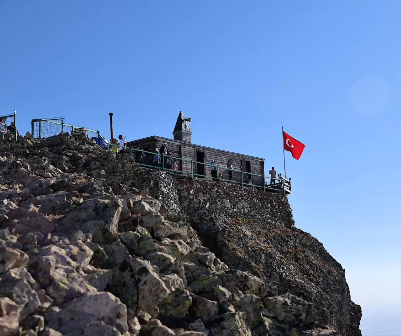 "Uçurumdaki mescit" doğa tutkunları ve dağcıların rotasında 6