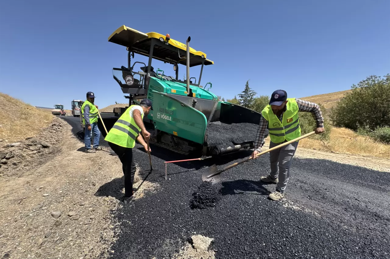 Yaz-Kış demeden köy yolları çalışmaları sürüyor 4