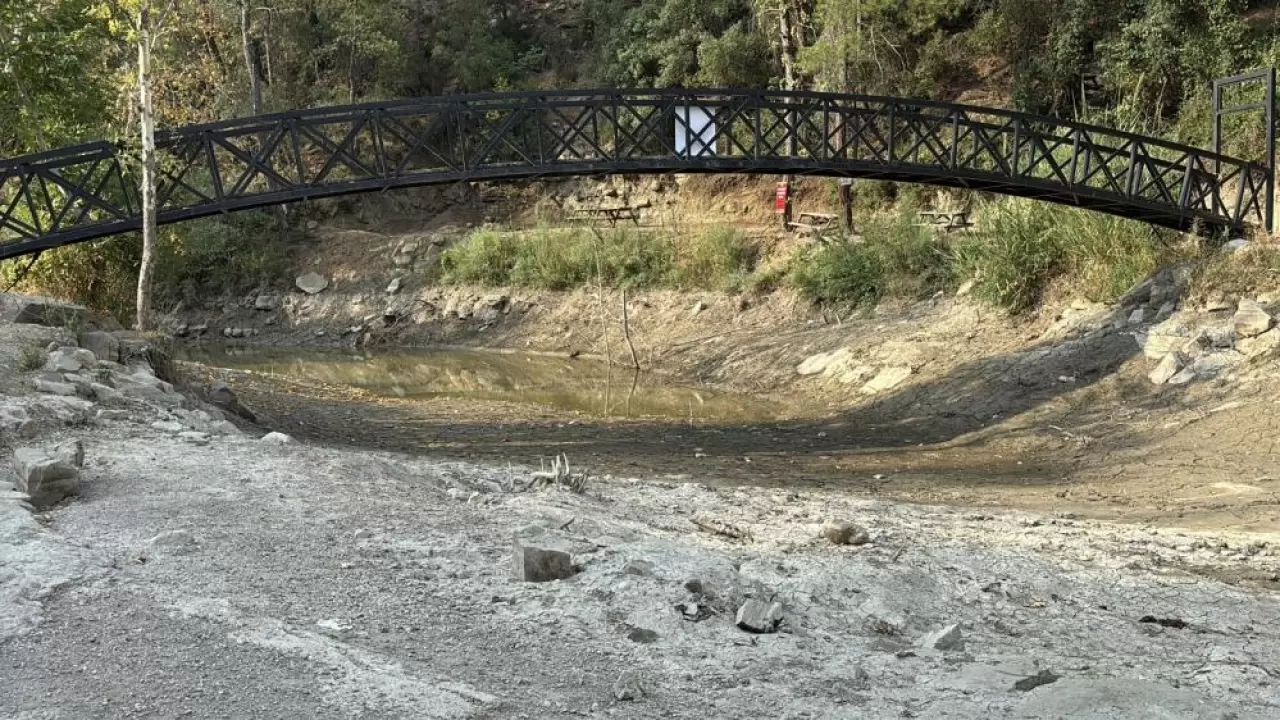 Yedigöze Şelaleleri kurudu, geriye "Suya girmek tehlikeli ve yasaktır" tabelası kaldı 3