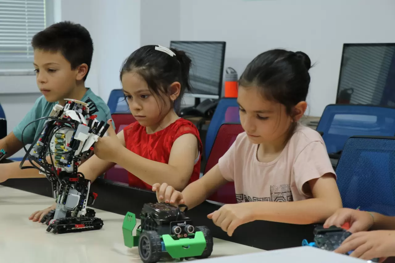 Genç zihinler tatillerini ekranlardan uzakta, teknoloji öğrenerek geçirdiler 4