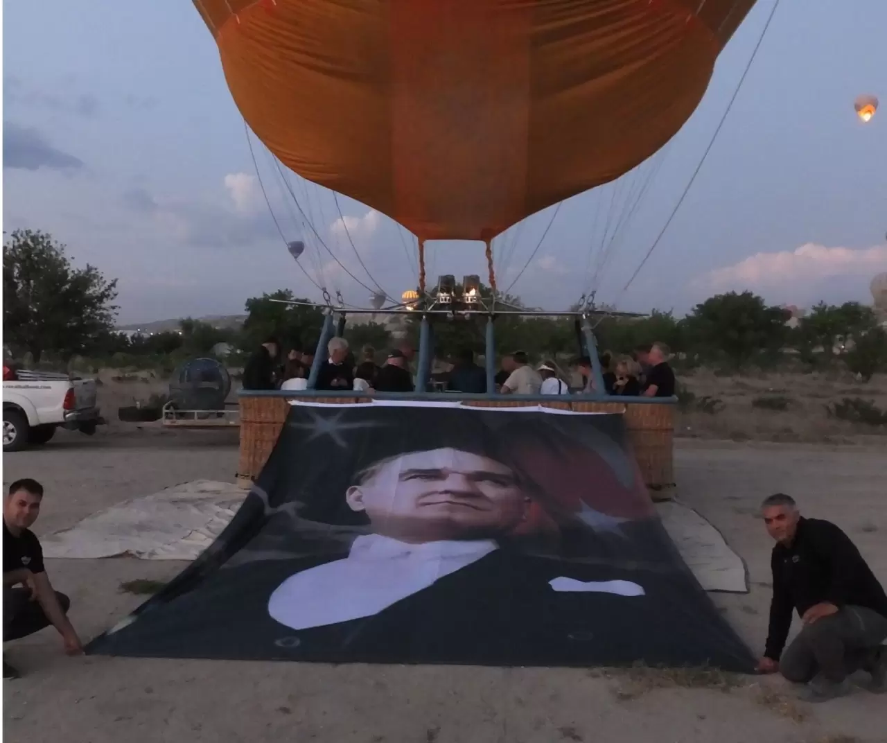 Kapadokya'da balonlar Türk bayraklarıyla uçtu 3