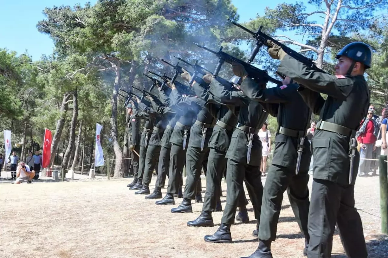 Tarihi Gelibolu Yarımadası'nda Anafartalar Zaferi'nin 110. yıl dönümü töreni düzenlendi 3