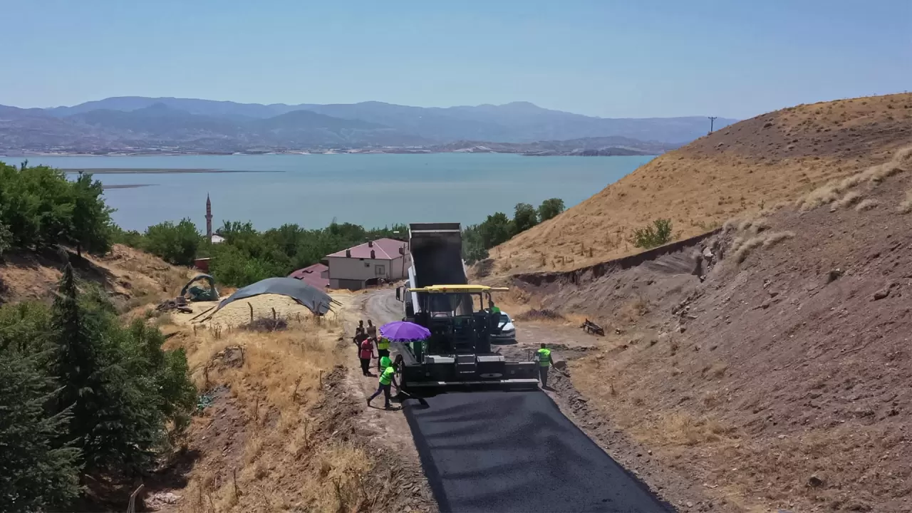 Yaz-Kış demeden köy yolları çalışmaları sürüyor 2