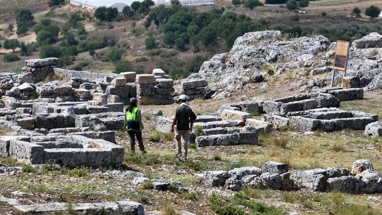 Antik kent kazılarında Roma dönemine ait mezarlar keşfedildi 2