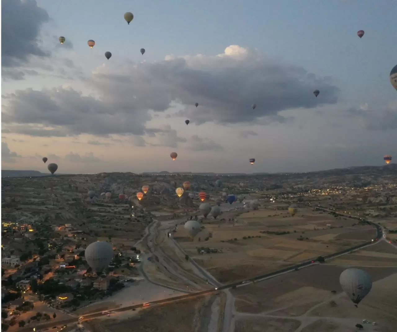 Kapadokya'da balonlar Türk bayraklarıyla uçtu 8