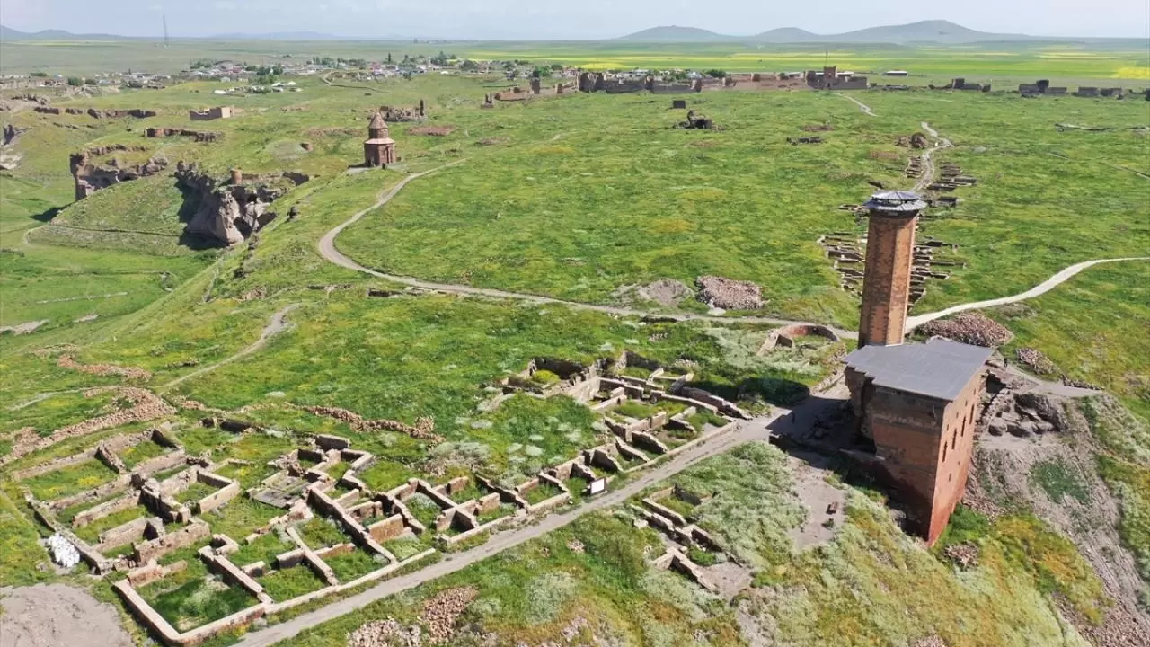 Anadolu’nun ilk Türk camisi Ebu’l Menuçehr, asırlara meydan okuyor 10