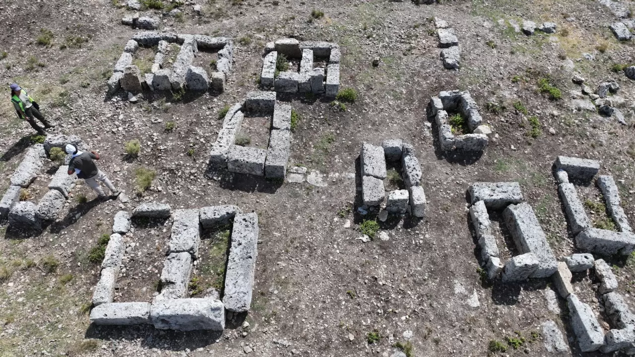 Antik kent kazılarında Roma dönemine ait mezarlar keşfedildi 3