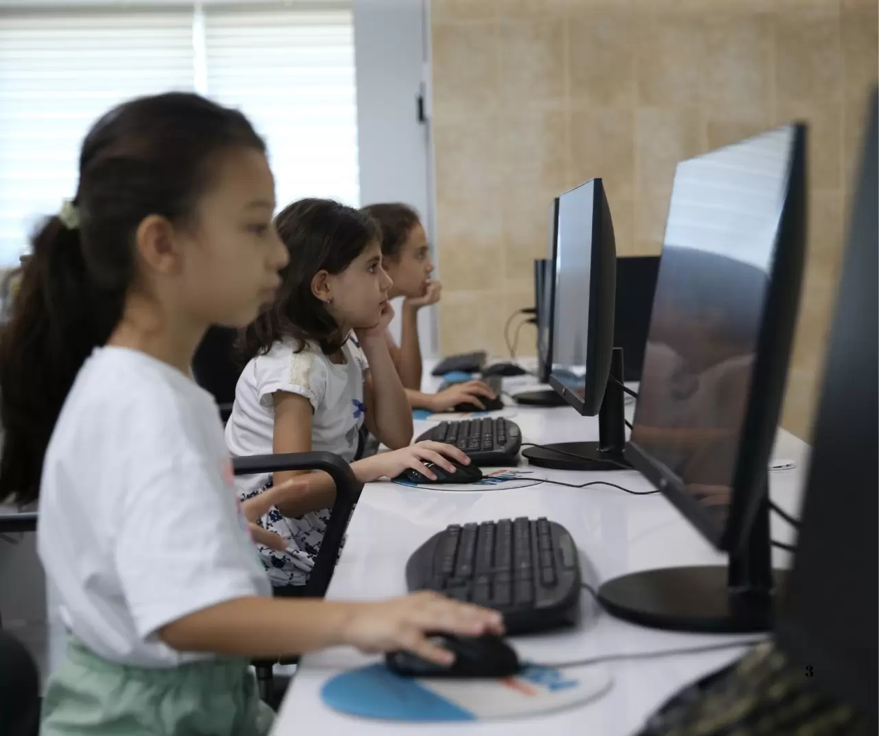 Bilişim ve Teknoloji Atölyesi, 3.500 depremzede öğrencinin yüzünü güldürdü 8