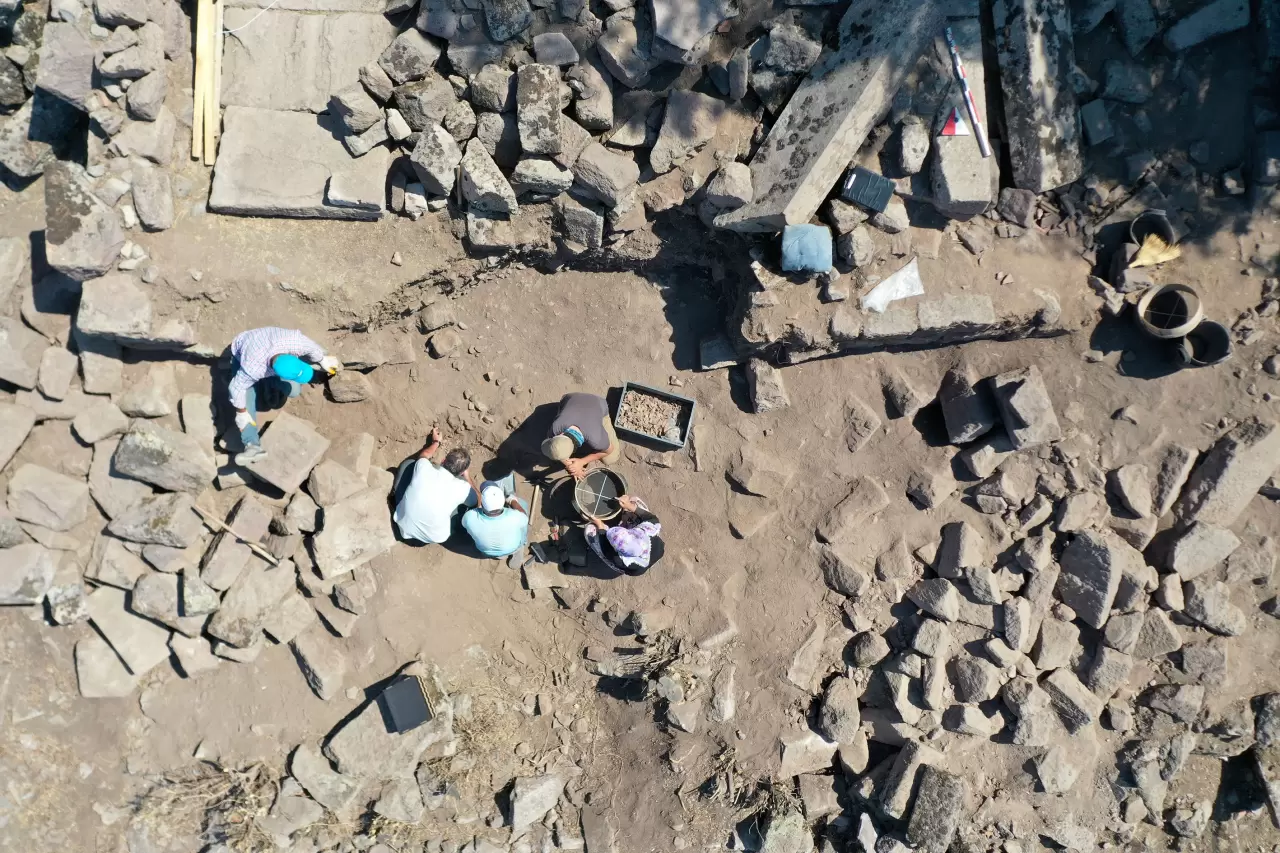 Bin üç yüz yıllık tapınak günyüzüne çıkartıldı 1