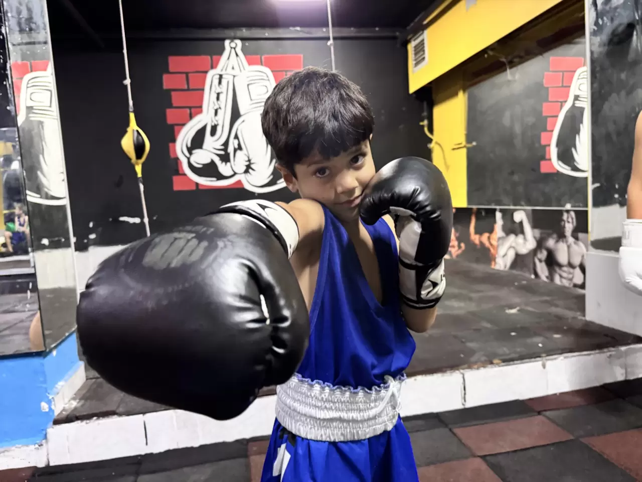 Eski boks şampiyonu, çocuklarını ringe hazırlıyor 5