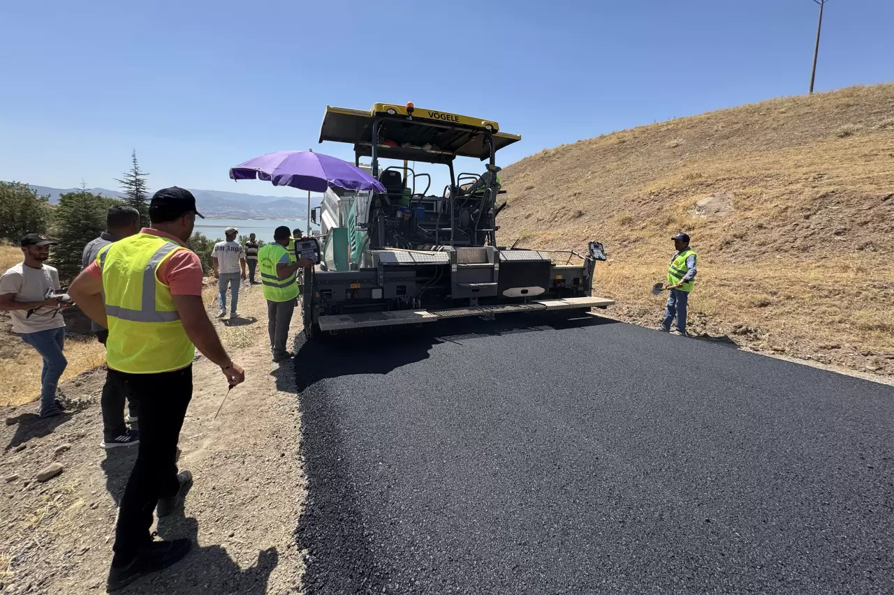 Yaz-Kış demeden köy yolları çalışmaları sürüyor 3