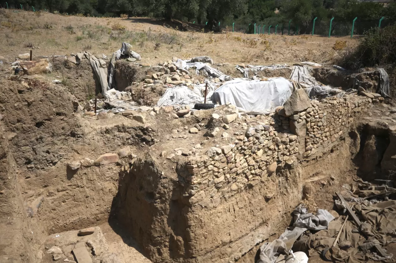 8 bin 800 yıl öncesine ait mimari yapılar keşfedildi 1