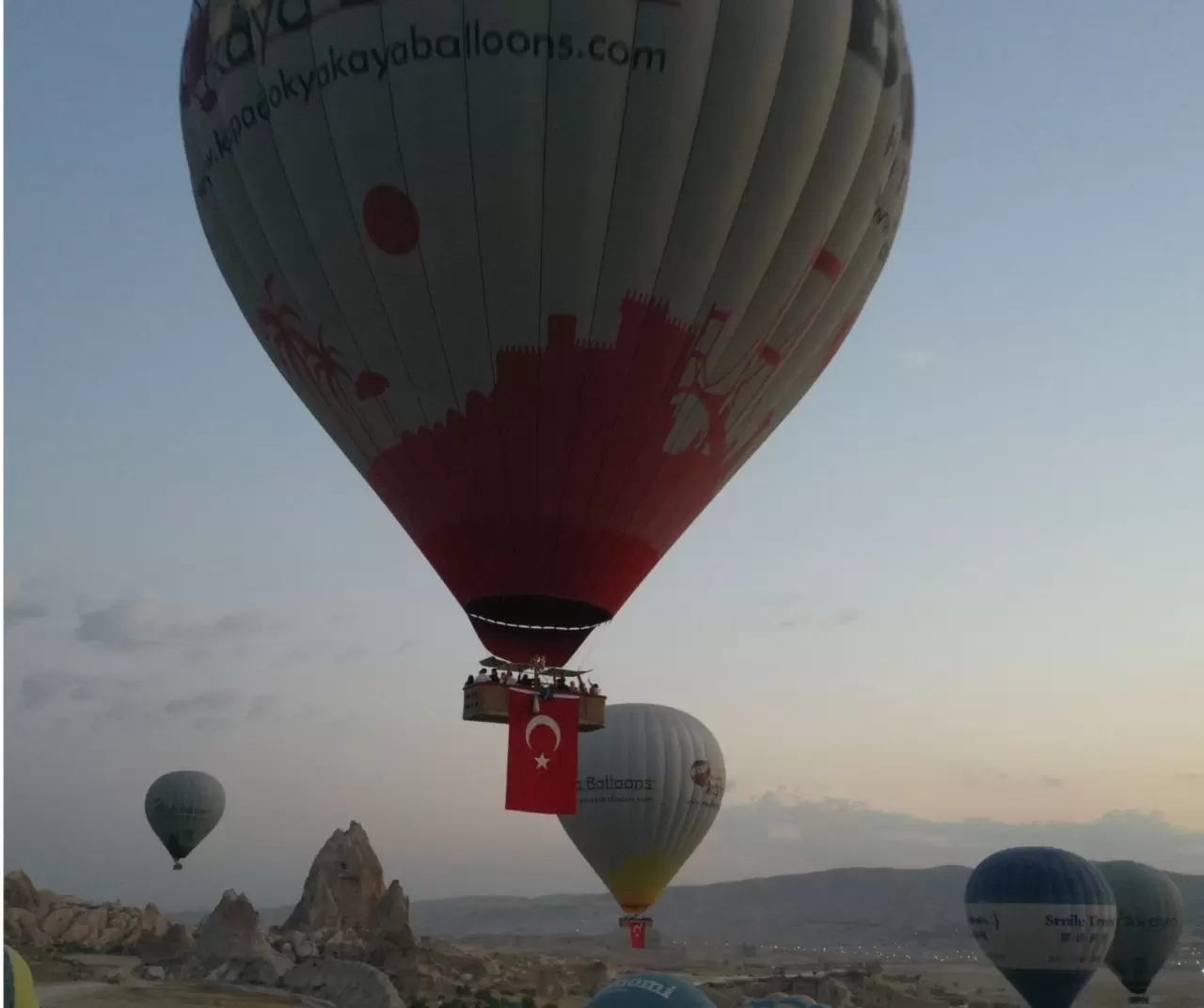 Kapadokya'da balonlar Türk bayraklarıyla uçtu 6