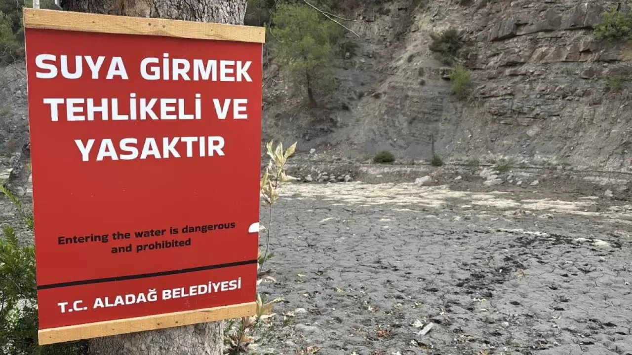 Yedigöze Şelaleleri kurudu, geriye "Suya girmek tehlikeli ve yasaktır" tabelası kaldı 1
