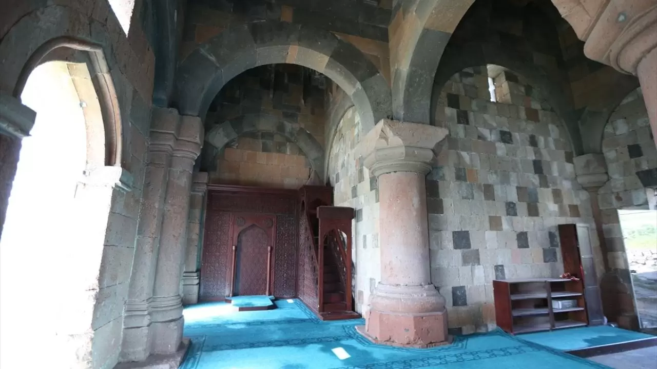 Anadolu’nun ilk Türk camisi Ebu’l Menuçehr, asırlara meydan okuyor 3