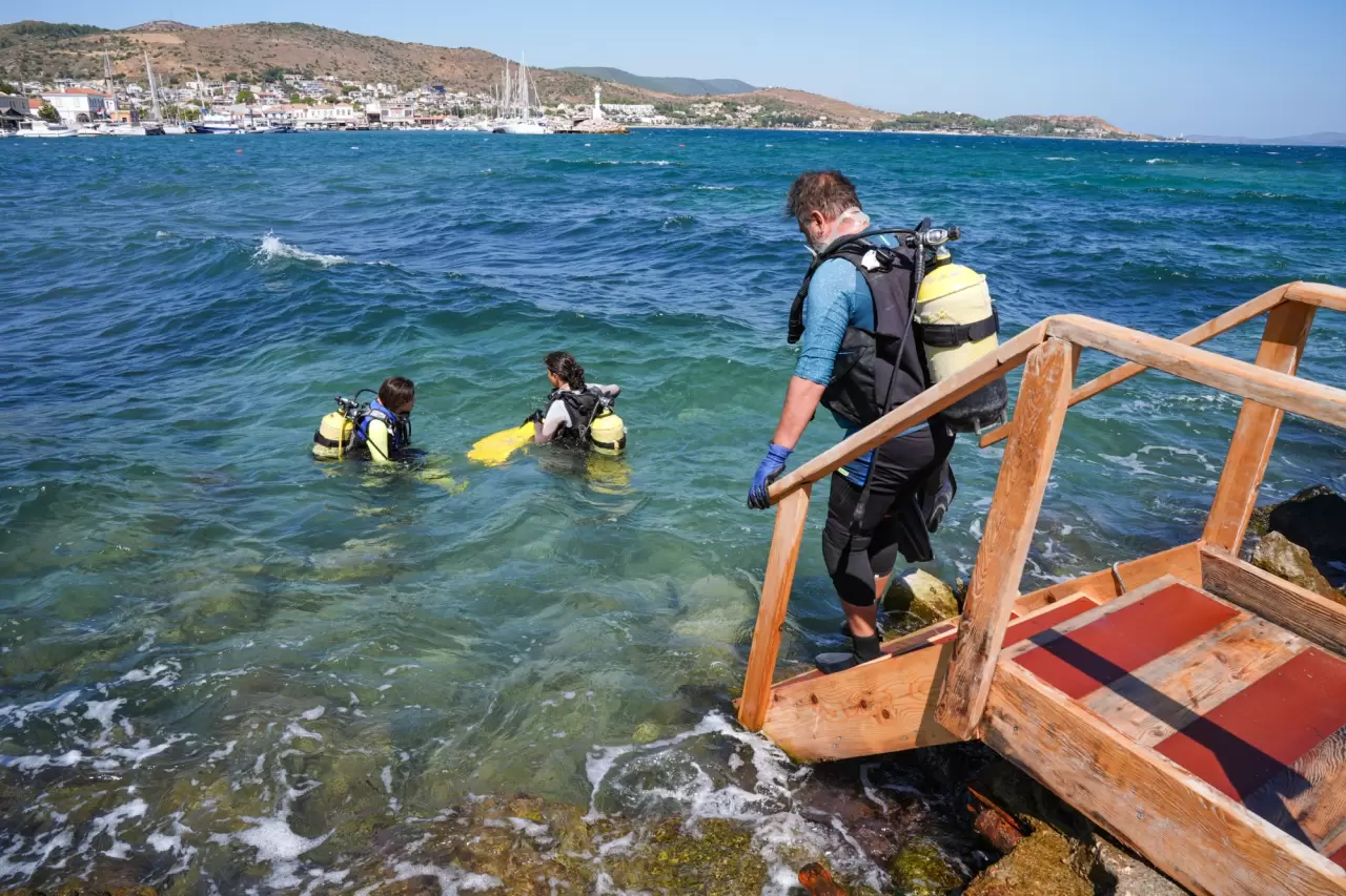 Su altında kalan binlerce yıllık liman üzerinde arkeoloji çalışmaları sürüyor 4