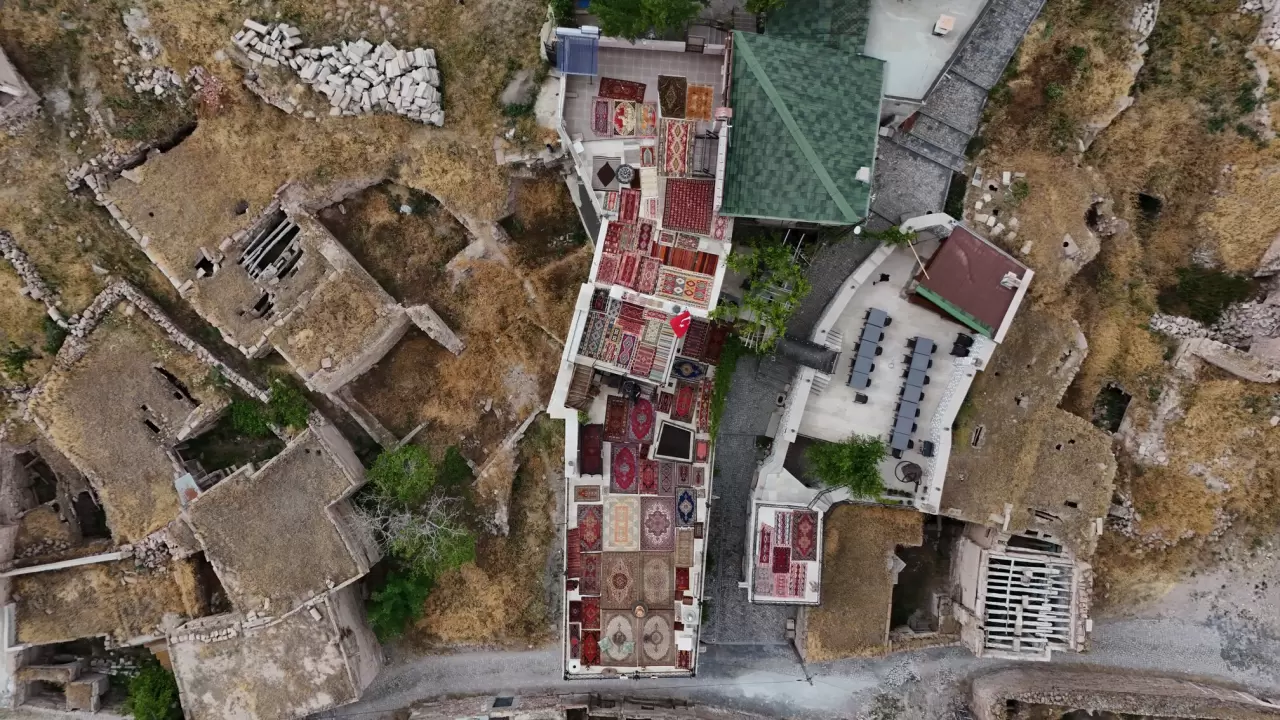 Yıllanmış halılar serildi, renk cümbüşü ortaya çıktı 2