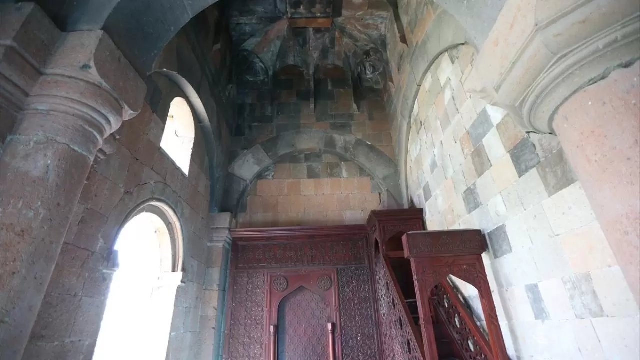 Anadolu’nun ilk Türk camisi Ebu’l Menuçehr, asırlara meydan okuyor 6