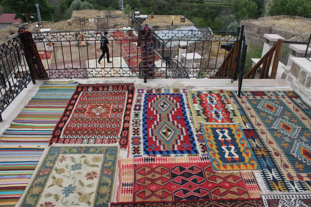 Yıllanmış halılar serildi, renk cümbüşü ortaya çıktı 4