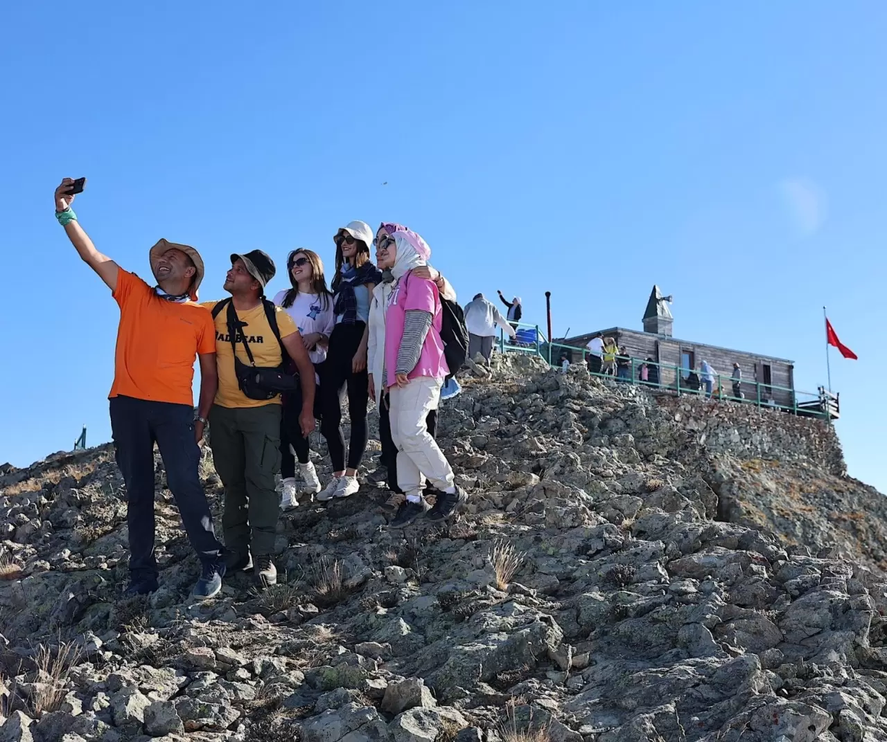 "Uçurumdaki mescit" doğa tutkunları ve dağcıların rotasında 8