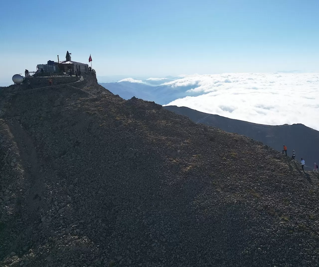 "Uçurumdaki mescit" doğa tutkunları ve dağcıların rotasında 17
